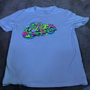 nike tee-shirt (s)
